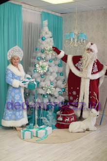 Дед Мороз и Снегурочка c ручным Петухом