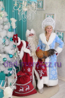 Дед Мороз и Снегурочка c ручным Петухом