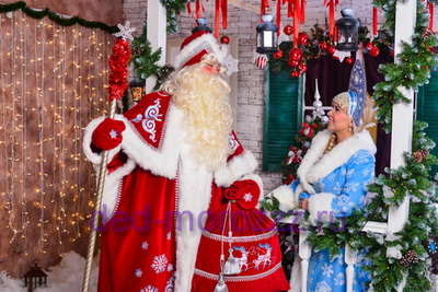 Дед Мороз и Снегурочка с лемуром