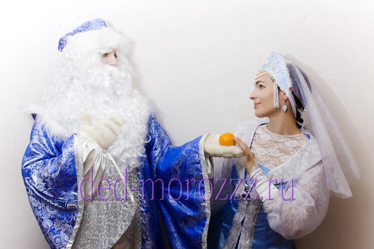 Дед Мороз и Снегурочка в лесу